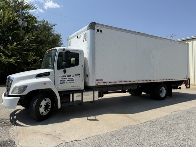 4JANDMWEST LLC 26-foot Hino box truck, driver side