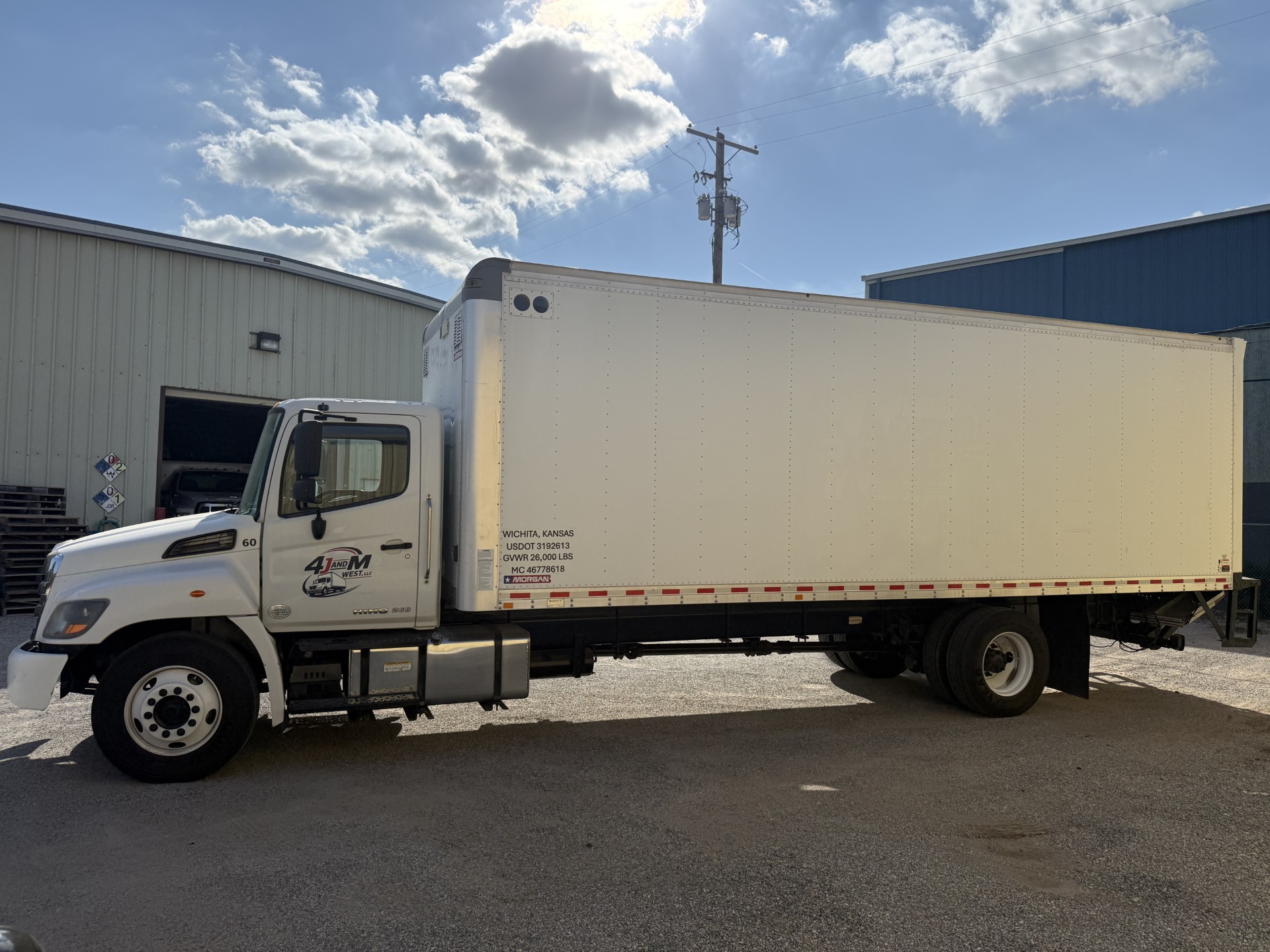 4JANDMWEST LLC 26-foot Hino box truck, driver side
