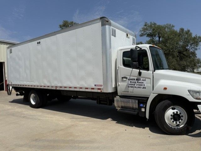 Box truck, passenger side profile
